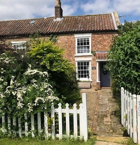 Country Cottage Close To The Sea