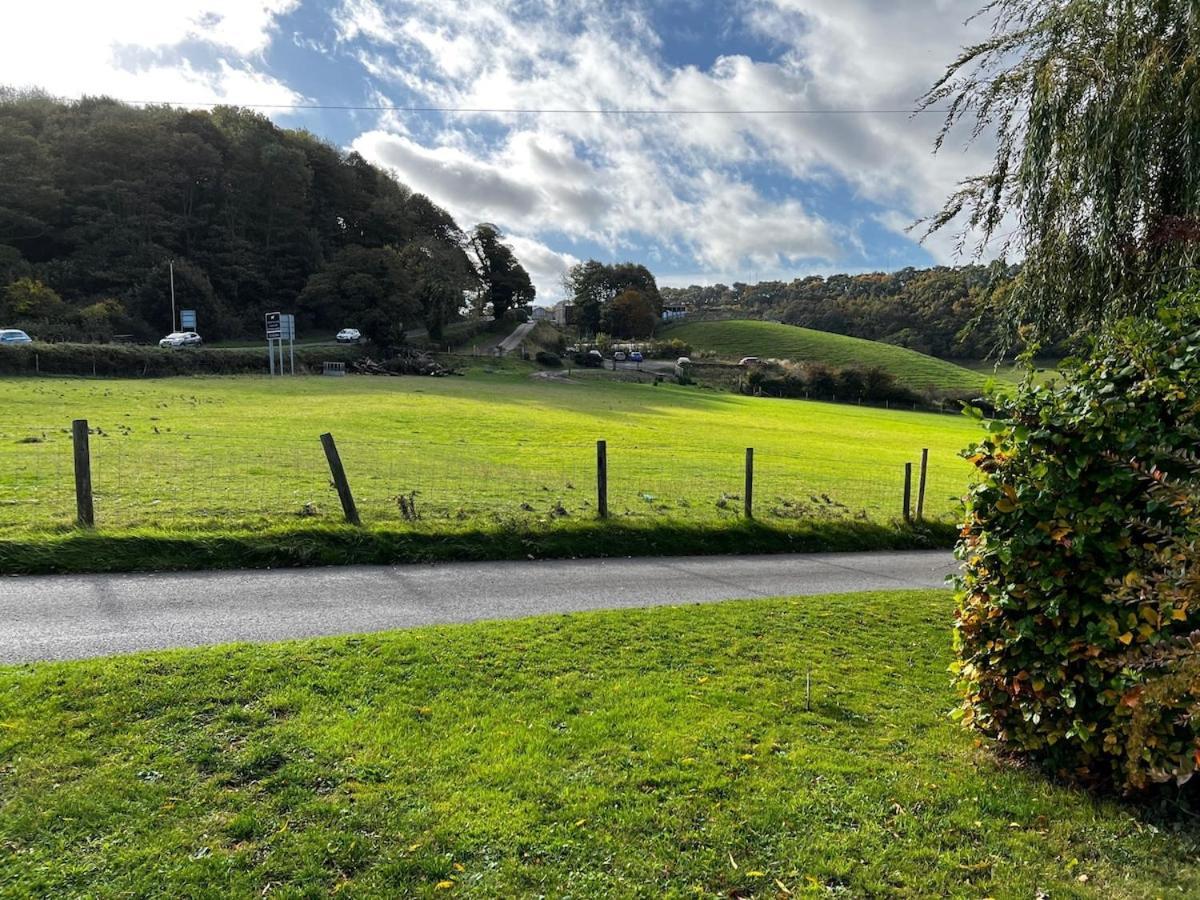 Country Close To The Sea * Scarborough